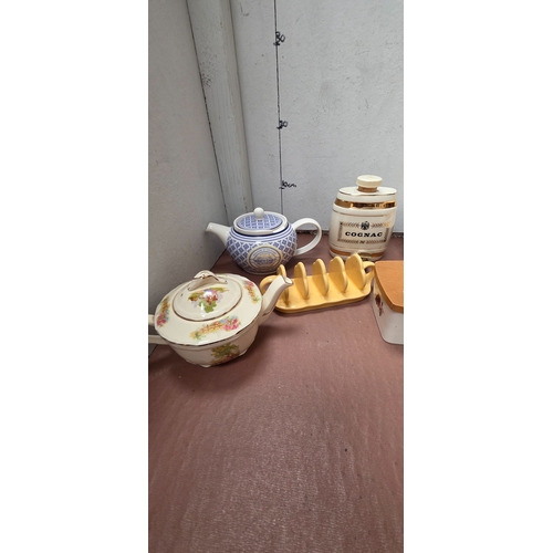 257 - Collection of Ceramic Ware