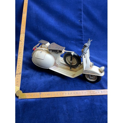 86 - Metal Vintage Moped Scooter Ornament, Hand Painted