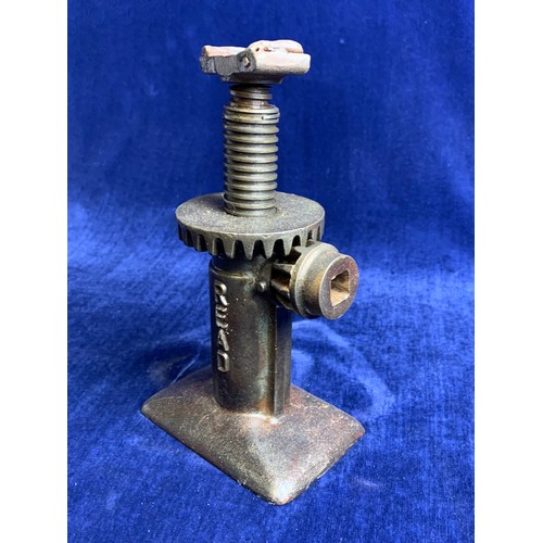 127 - Read Vintage Screw Type Bottle Jack