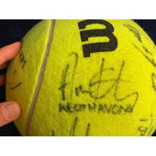 39 - Large Tennis Ball Signed by many Australian Open 2009 Players - Roddick, Murray, Verdasco, Hantuchov... 