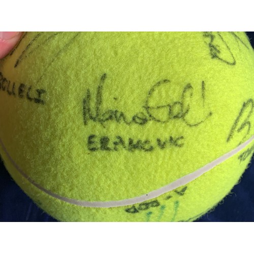 39 - Large Tennis Ball Signed by many Australian Open 2009 Players - Roddick, Murray, Verdasco, Hantuchov... 