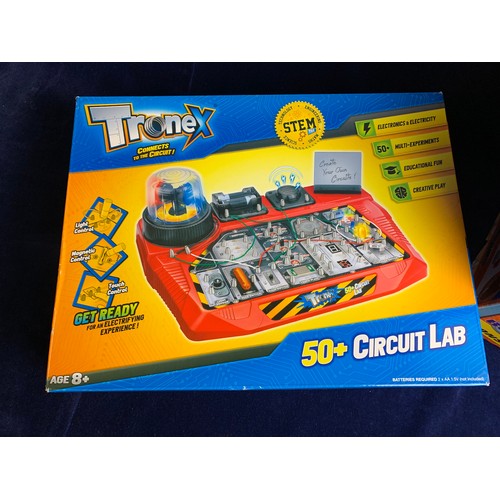 141 - Bob the Builder Construction tower and Tronex 50+ Circuit Lab