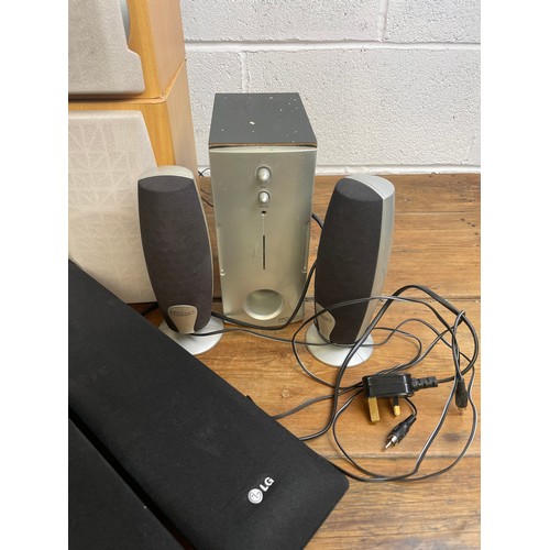 32 - Speakers Inc LG Surround Front