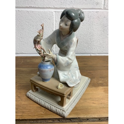 295 - Lladro Geisha Girl Holding Flowers 4840