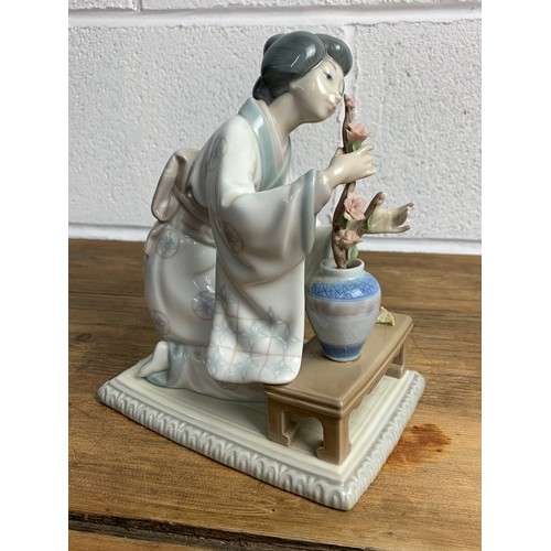 295 - Lladro Geisha Girl Holding Flowers 4840