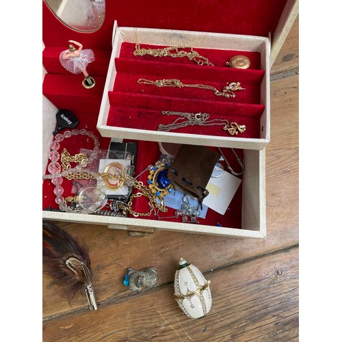 253 - Musical Jewellery Box & Contents