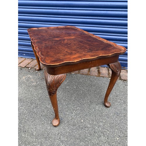 89 - Burr walnut coffee table on cabriole legs - 75 x 45 x 42cm