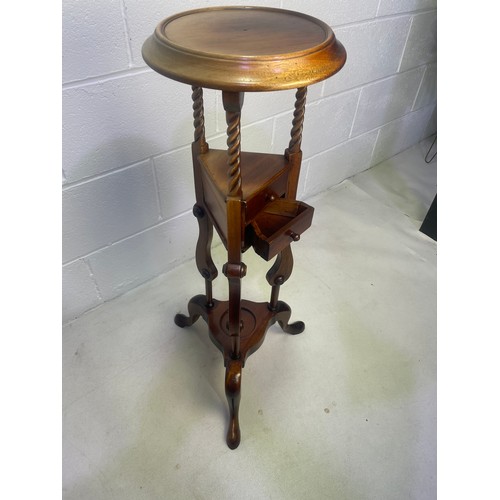 92 - Quality Reproduction Georgian Shaving / Plant Stand