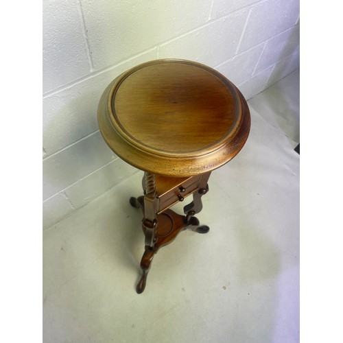 92 - Quality Reproduction Georgian Shaving / Plant Stand