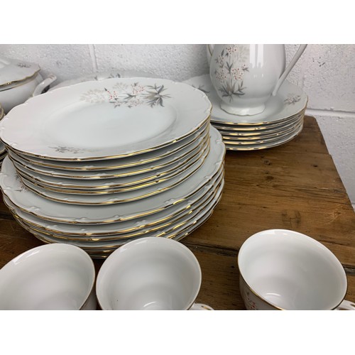 501 - Very large Czechoslovakian Dinner Service inc. Tea and Coffee Service and various serving dishes and... 