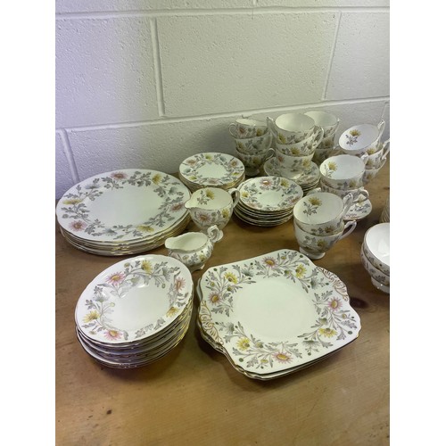 525 - 71 Piece Coalport / Foley Somerset China Dinner Service