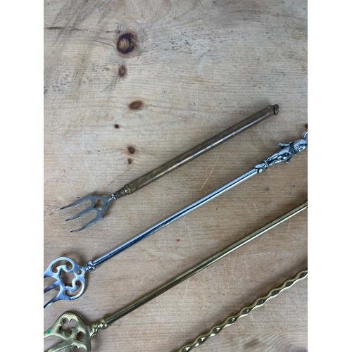 173 - Four Vintage Toasting Forks, 1 Telescopic