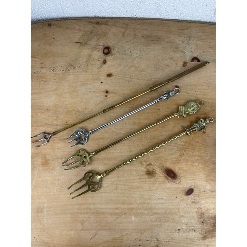 173 - Four Vintage Toasting Forks, 1 Telescopic