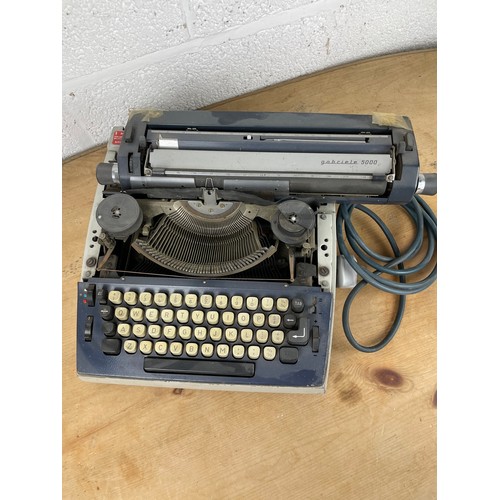 219 - Vintage Gabriele 5000 Typewriter