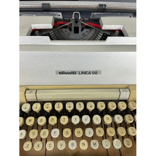 220 - Vintage Olivetti LINEA 98 Typewriter