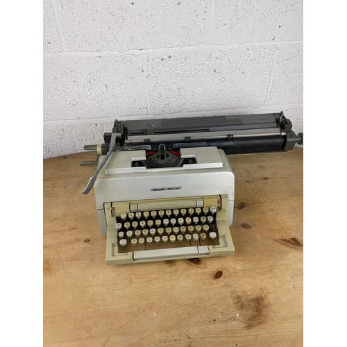 220 - Vintage Olivetti LINEA 98 Typewriter