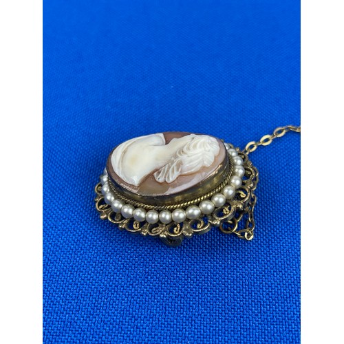 396 - Quality Antique Cameo Brooch