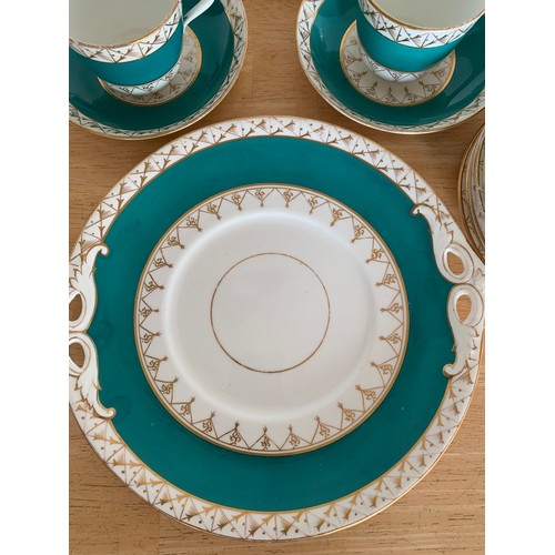 162 - Victorian Green and Gold Tea Service - to include 1 Cake Plate, 8 Small plates (one a/f), 8 Saucers ... 