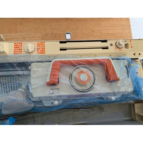 327 - Toyota KS 901 Knitting Machine