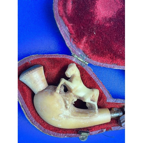 63 - Antique Cased Meerschaum Cheroot Holder Pipe Depicting a Finely Carved Horse a/f
