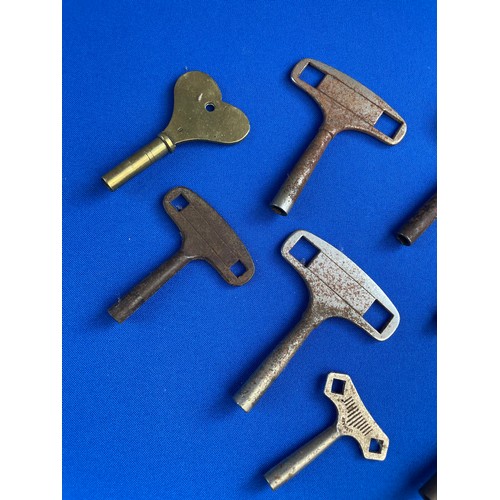 206 - 10 Antique & Vintage Clock Keys