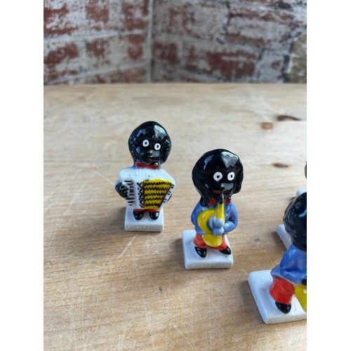 209 - Robertson Jam Band Figures