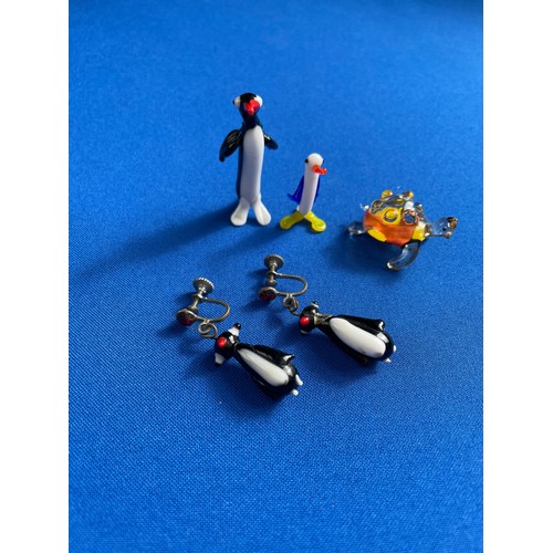 12 - Vintage Art Glass Inc Penguin Earrings