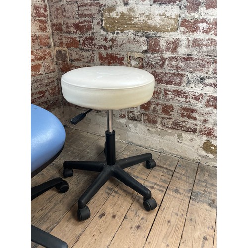 400 - Swivel Office Chair & Stool Ideal For Beauty Treatments