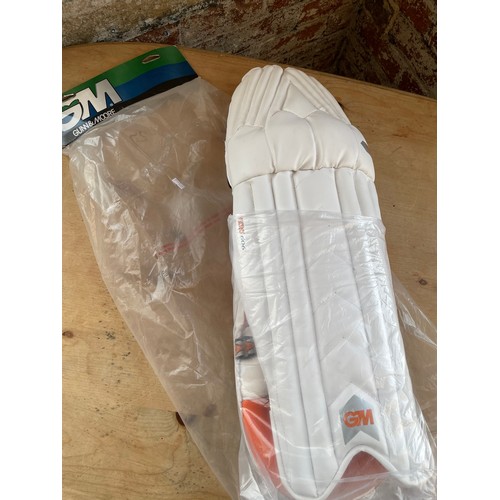 401 - Gunn & Moore Hero 600 Cricket Pads As New