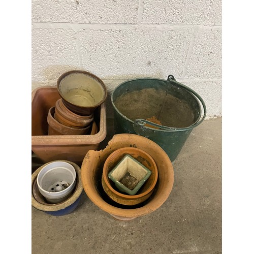 326 - Terracotta Plant Pots & Vintage Galvanised Mop Bucket