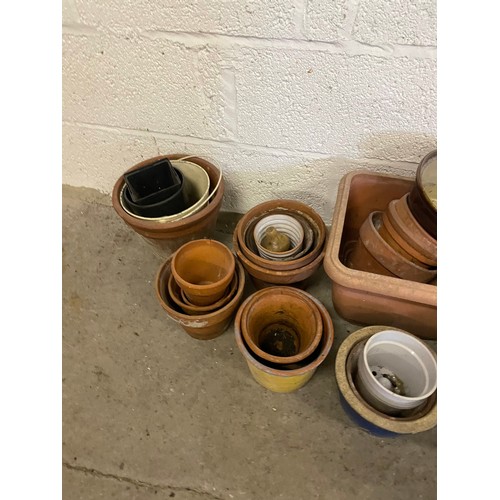 326 - Terracotta Plant Pots & Vintage Galvanised Mop Bucket