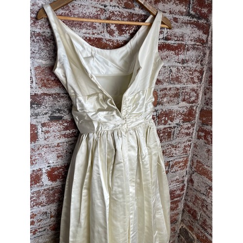 295 - Vintage Wedding Dress