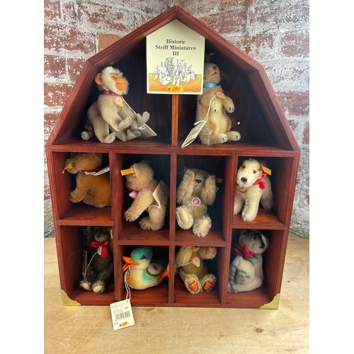 22 - Steiff Historic Miniatures III. 10x Teddies & Display Cabinet With Original Box/Packaging