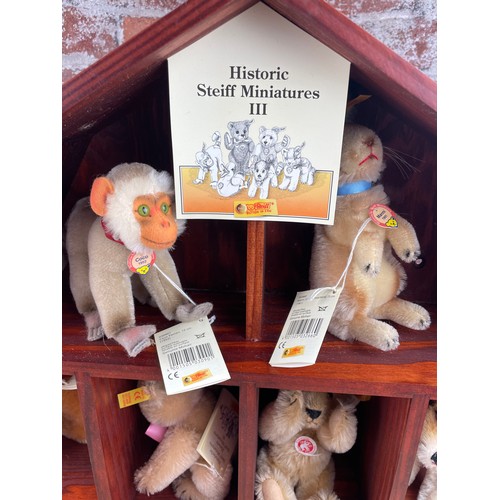 22 - Steiff Historic Miniatures III. 10x Teddies & Display Cabinet With Original Box/Packaging