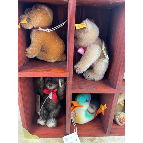 22 - Steiff Historic Miniatures III. 10x Teddies & Display Cabinet With Original Box/Packaging