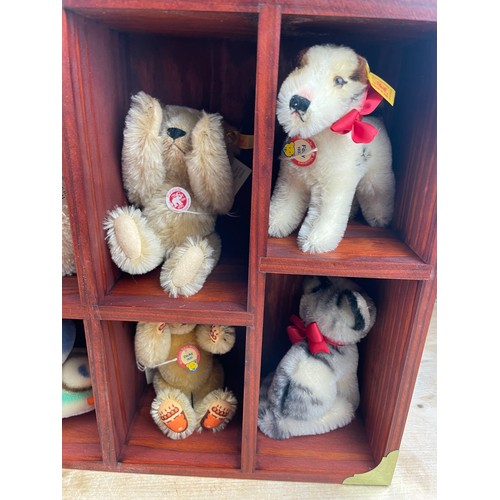 22 - Steiff Historic Miniatures III. 10x Teddies & Display Cabinet With Original Box/Packaging