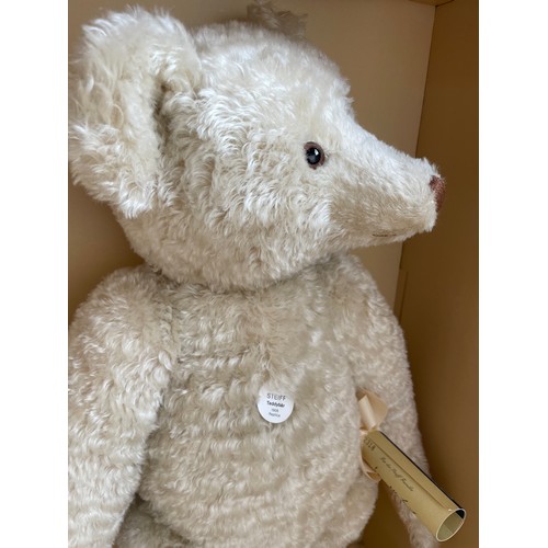 39 - Steiff Huge Limited Edition 1908 Replica Bear Boxed With COA & Origional Packaging. The Bear Is Stil... 