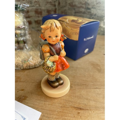 114 - Hummel Collectors Club Limited Edition Flower Market & School Girl Boxed With COA