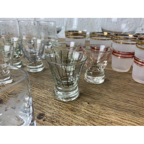 271 - Attractive Collection of Vintage Glassware