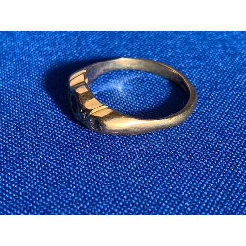 60 - Vintage 18ct Gold Sapphire and Diamond Ring - 2.4g gross