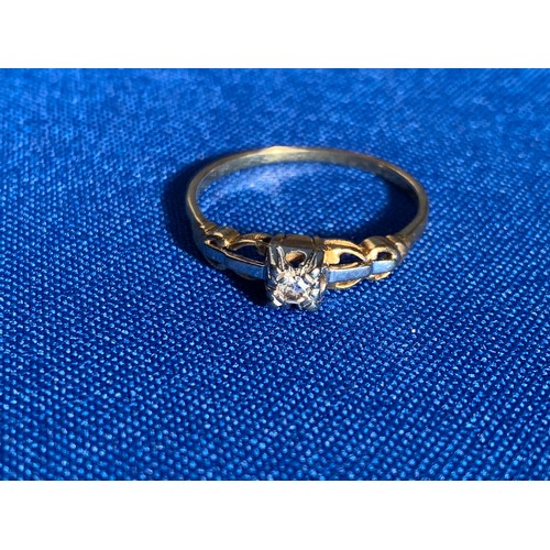 61 - 18ct Gold and Diamond ring - 1.75g gross