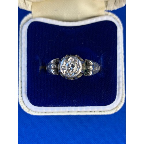 67 - 18ct Gold Ring with Diamond on Tall Gallery - 3.5g gross