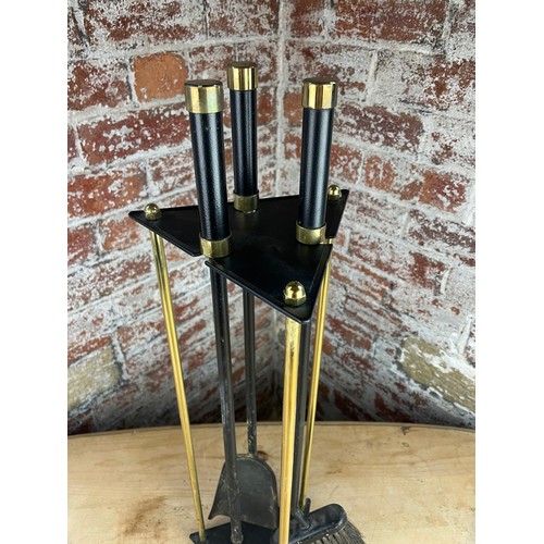 400 - Modern Companion Set In Black With Brass Accents