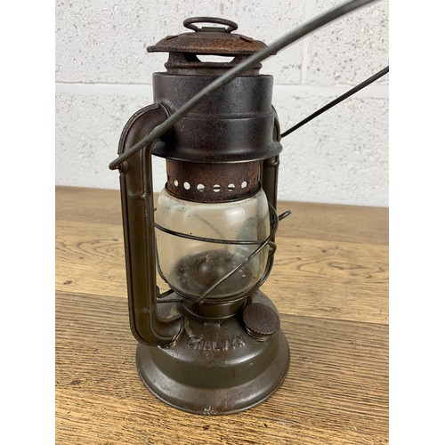 203 - Vintage Chalwyn Tropic Hurricane Lamp