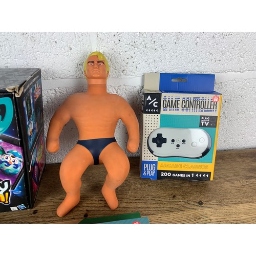 369 - Collection of Childrens Toys to include Stretch Armstrong, Fuby Boom, 200 in 1 TV Game system etc.