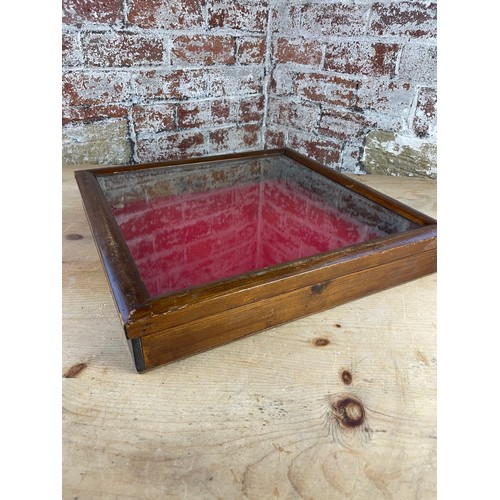 402 - Small Vintage Table Top Display Case