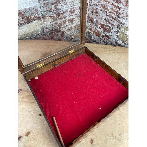 402 - Small Vintage Table Top Display Case