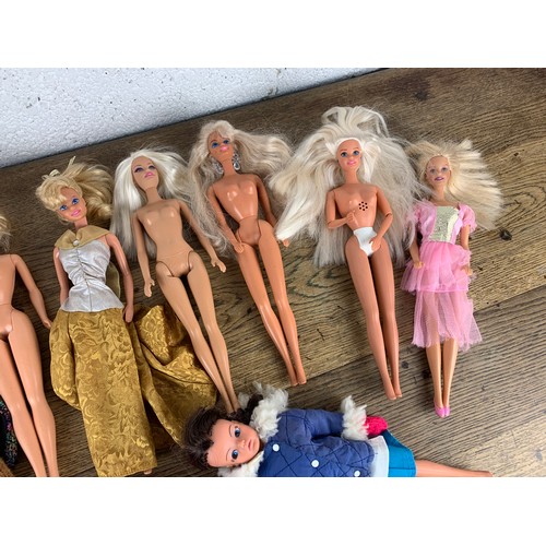 52 - Collection of Vintage Barbie Dolls, Brunette Sindy and Various Clothes and Accessories