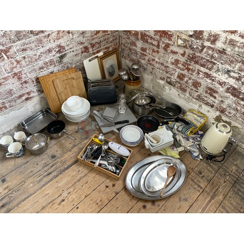 391 - Large Quantity Of Kitchen Items