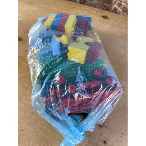 57 - 1kg of 1970's Lego Duplo